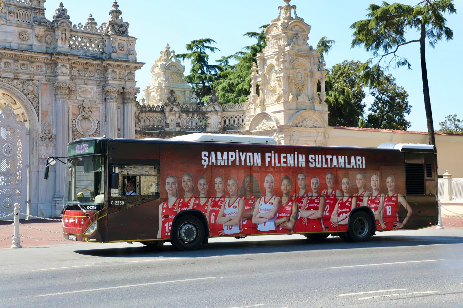 İETT'den Filenin Sultanları'na özel tasarım